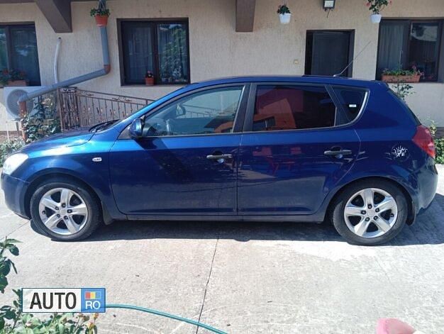 Second-hand Kia Ceed 109 CP (80 kW) 2009 Albastru Hatchback