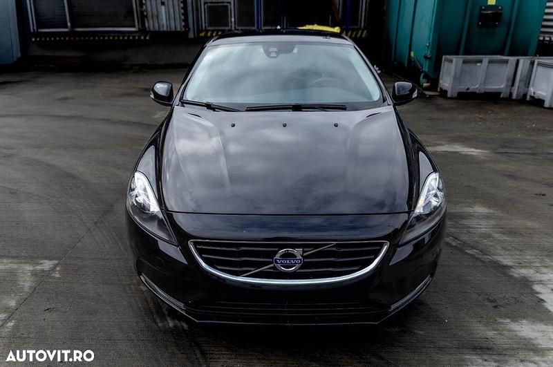 Second-hand Volvo V40 You! 115 CP (84 kW) 2015 Culoarenegru Hatchback