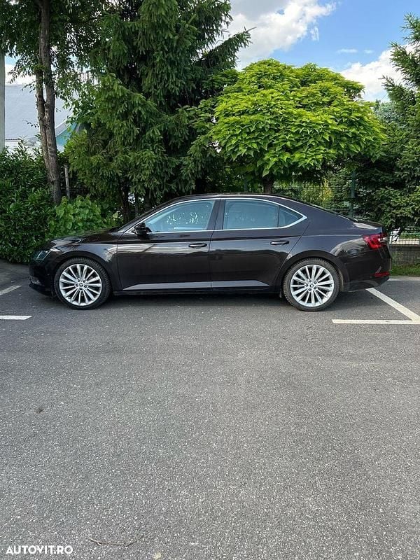 Culoaremaro Utilizat 2016 Skoda Superb Style Berlinǎ | 19.999 EUR (Scump) - Imagine 1/4