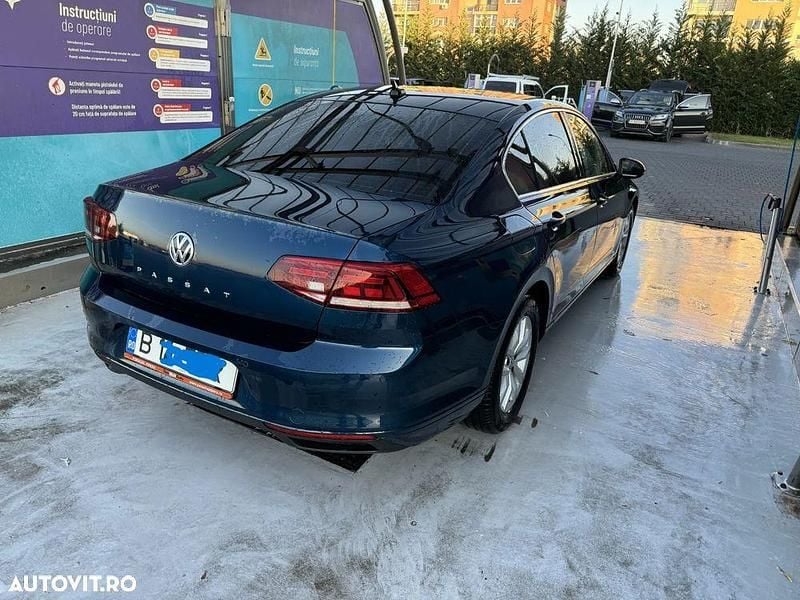 Culoarealbastru Utilizat 2020 VW Passat Comfortline Berlinǎ | 18.900 EUR (Preț OK) - Imagine 1/4