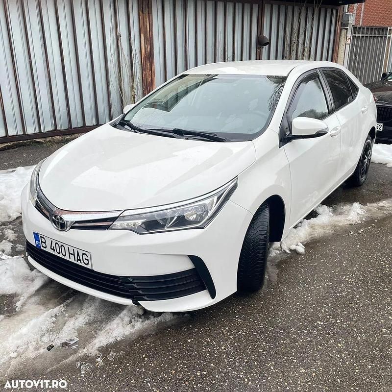 Second-hand Toyota Corolla Luna 90 CP (66 kW) 2015 Culoarealb Berlinǎ