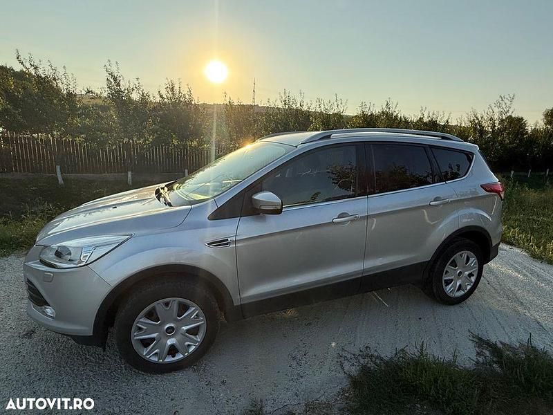 Second-hand Ford Kuga Titanium 150 CP (110 kW) 2016 Culoareargint SUV