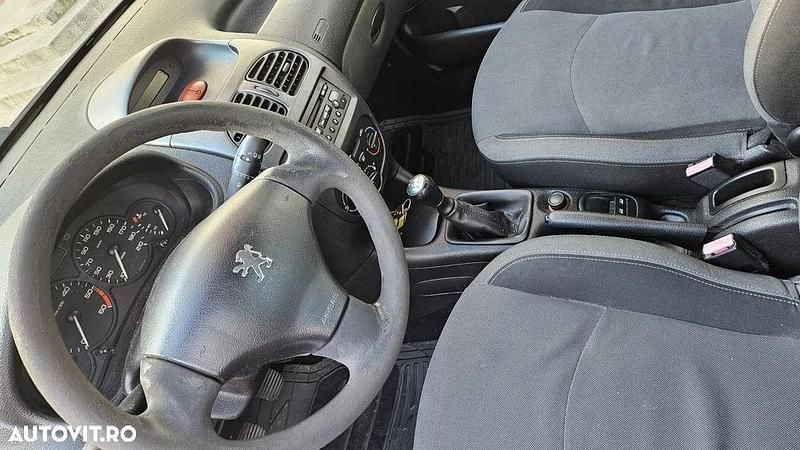 Culoarerosu Utilizat 2006 Peugeot 206 Hatchback | 2.000 EUR (Preț OK) - Imagine 1/4