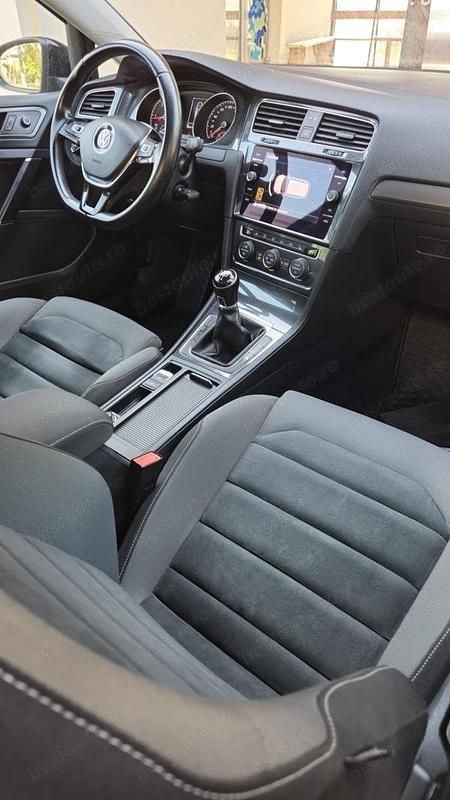 Second-hand VW Golf VII 116 CP (85 kW) 2019 Negru Break