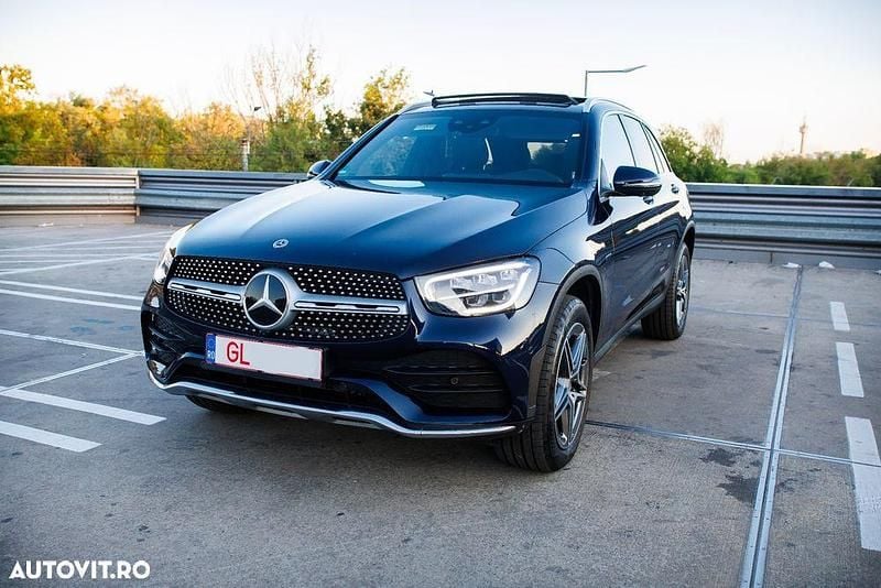 Culoarealbastru Utilizat 2021 Mercedes GLC300e AMG line SUV | 37.490 EUR (Preț bun) - Imagine 1/4