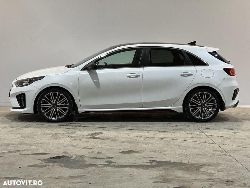 Second-hand Kia Ceed 204 CP (150 kW) 2020 Culoarealb Hatchback