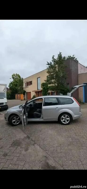 Utilizat 2011 Ford Focus | 2.500 EUR (Preț bun) - Imagine 1/4