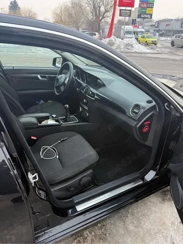 Second-hand Mercedes C200 136 CP (100 kW) 2012 Negru Berlinǎ