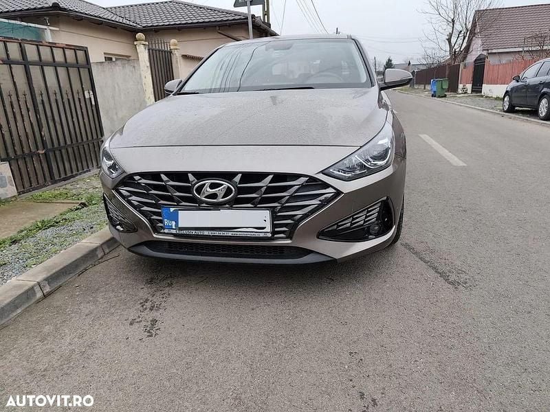 Culoaremaro Utilizat 2023 Hyundai i30 Hatchback | 17.500 EUR - Imagine 1/4