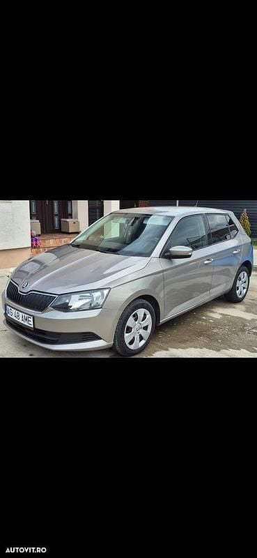 Maro Utilizat 2015 Skoda Fabia Style Hatchback | 5.350 EUR (Preț OK) - Imagine 1/4