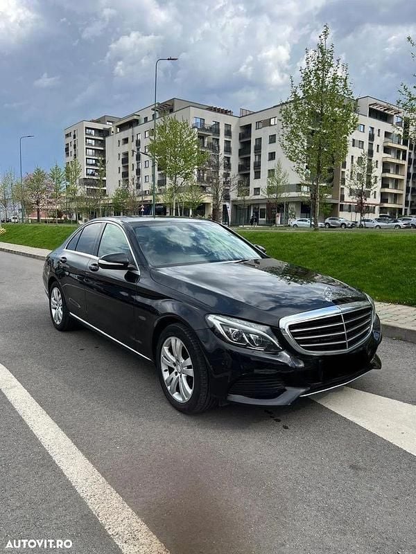 Second-hand Mercedes C200 Exclusive 136 CP (100 kW) 2014 Culoarenegru Berlinǎ