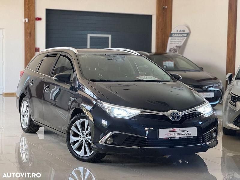 Gri Utilizat 2016 Toyota Auris Hybrid Edition-S Break | 12.999 EUR (Preț OK) - Imagine 1/4