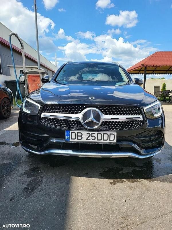 Negru Utilizat 2020 Mercedes GLC200 SUV | 37.000 EUR (Preț bun) - Imagine 1/4