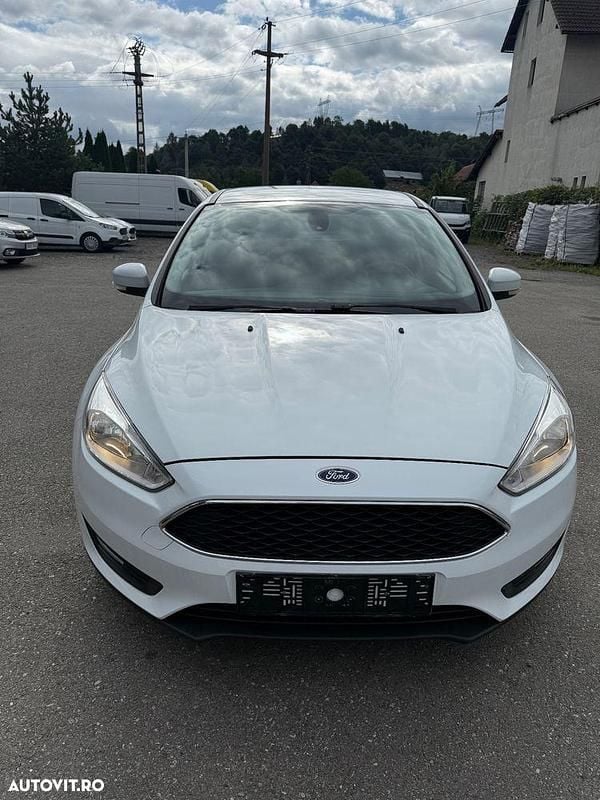 Culoarealb Utilizat 2015 Ford Focus Cool & Connect Hatchback | 5.990 EUR (Preț OK) - Imagine 1/4