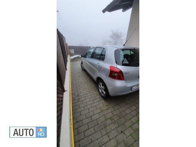 Second-hand Toyota Yaris 64 CP (47 kW) 2007 Argintiu Hatchback