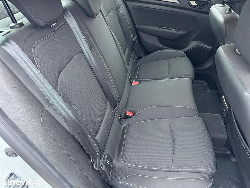 Second-hand Renault Mégane IV Zen 140 CP (102 kW) 2021 Culoarealb Berlinǎ