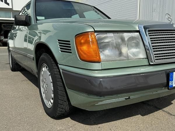 Second-hand Mercedes 300 140 CP (102 kW) 1988 Verde Berlinǎ