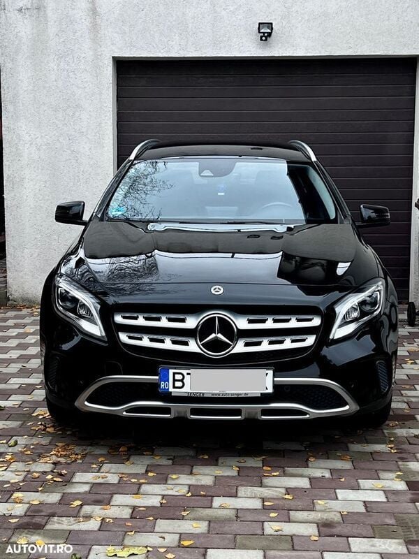 Negru Utilizat 2017 Mercedes GLA250 SUV | 17.900 EUR - Imagine 1/4