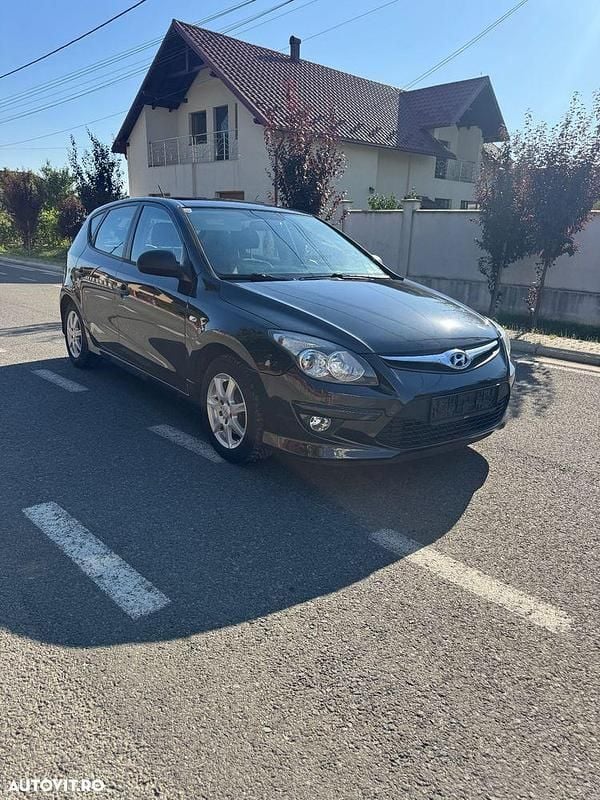 Culoarenegru Utilizat 2010 Hyundai i30 Classic | 2.750 EUR (Preț bun) - Imagine 1/4
