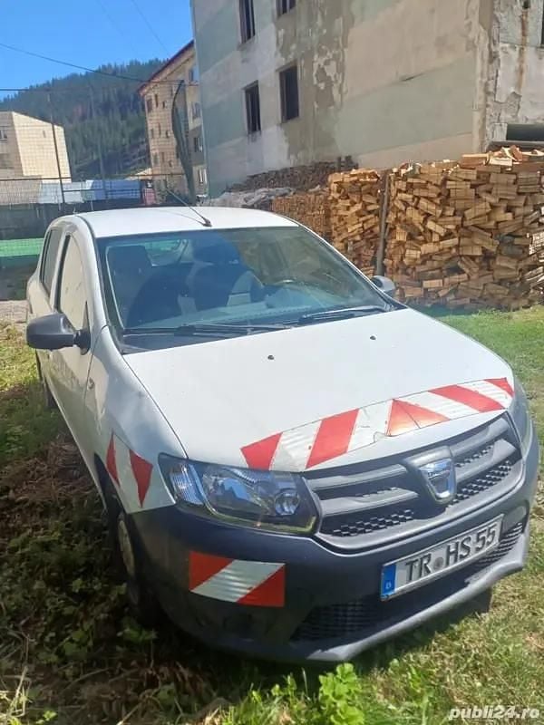 Alb Utilizat 2014 Dacia Sandero Hatchback | 3.200 EUR (Preț bun) - Imagine 1/4