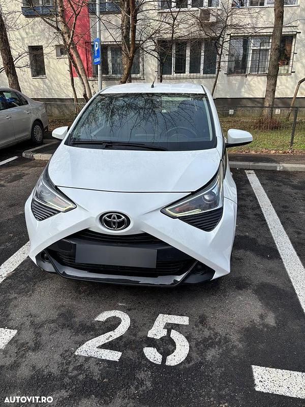 Second-hand Toyota Aygo 72 CP (52 kW) 2022 Culoarealb