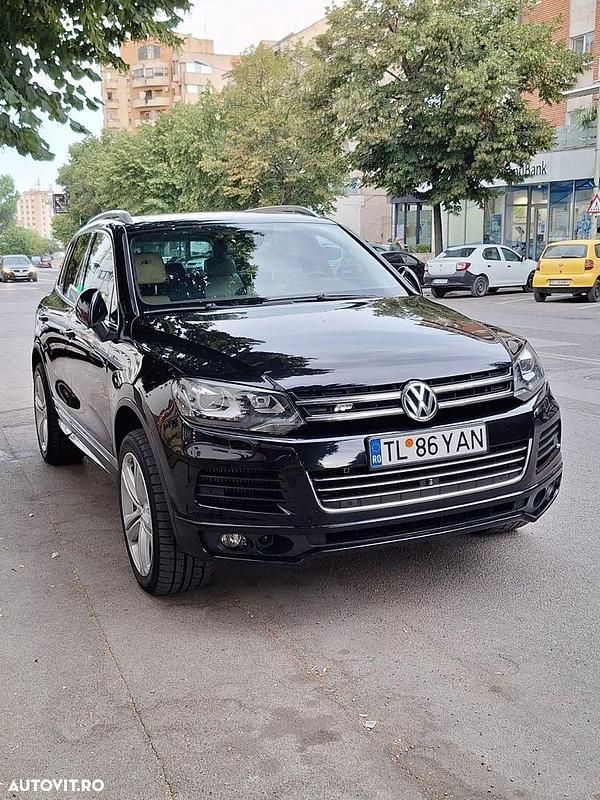 Culoarenegru Utilizat 2011 VW Touareg SUV | 12.490 EUR (Scump) - Imagine 1/4