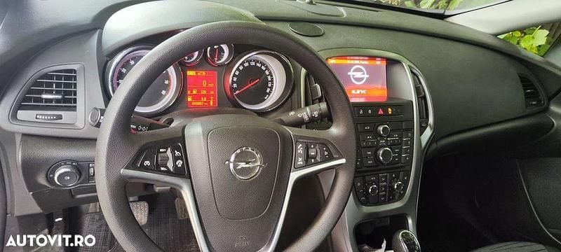 Second-hand Opel Astra Active 115 CP (84 kW) 2016 Culoaregri Berlinǎ