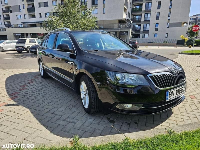 Culoarenegru Utilizat 2014 Skoda Superb GreenLine Hatchback | 7.400 EUR (Preț bun) - Imagine 1/4