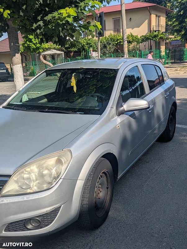 Gri Utilizat 2008 Opel Astra Hatchback | 2.400 EUR (Preț OK) - Imagine 1/4