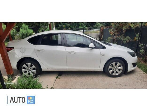 Second-hand Opel Astra 110 CP (80 kW) 2015 Alb Berlinǎ