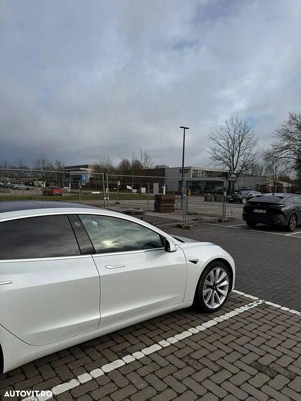 Second-hand Tesla Model 3 258 kW (351 CP) 2019 Culoarealb Berlinǎ