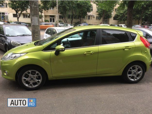 Second-hand Ford Fiesta 82 CP (60 kW) 2012 Verde Hatchback