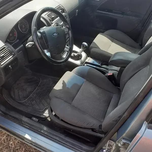 Utilizat 2000 Ford Mondeo Berlinǎ | 4.000 EUR - Imagine 1/4