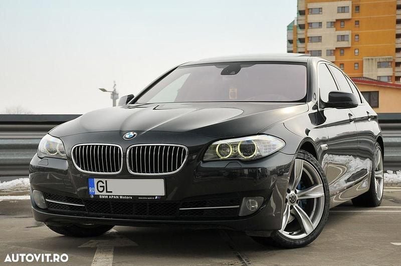 Culoarenegru Utilizat 2012 BMW 530 Berlinǎ | 11.000 EUR (Preț OK) - Imagine 1/4