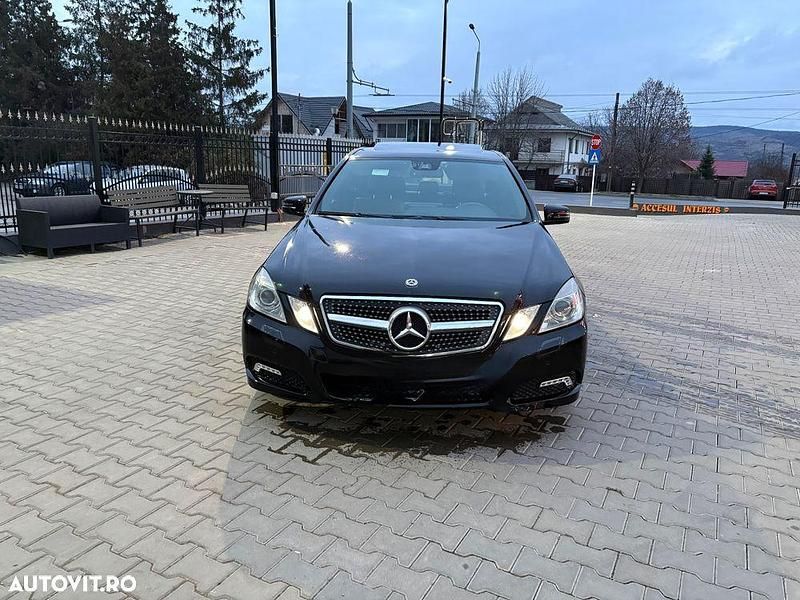 Culoarenegru Utilizat 2009 Mercedes E250 Berlinǎ | 5.950 EUR (Preț bun) - Imagine 1/4