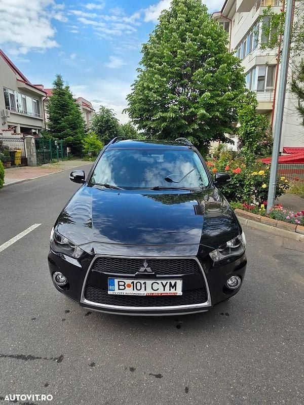 Culoarenegru Utilizat 2013 Mitsubishi Outlander SUV | 7.500 EUR (Scump) - Imagine 1/4