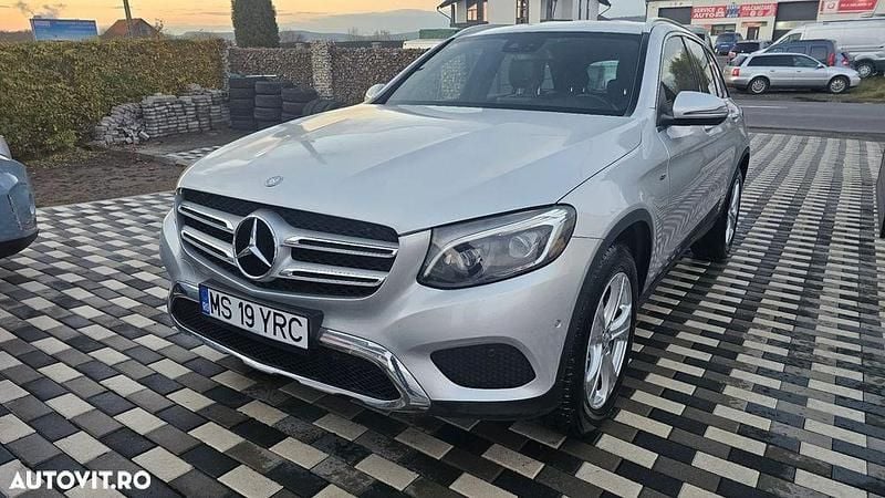 Second-hand Mercedes GLC250 AMG line 204 CP (150 kW) 2016 Culoareargint SUV