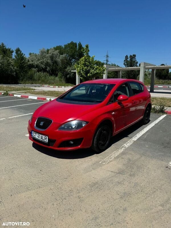 Rosu Utilizat 2011 Seat Leon Style Hatchback | 3.450 EUR (Preț bun) - Imagine 1/4