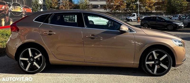 Second-hand Volvo V40 Inscription 150 CP (110 kW) 2016 Culoaremaro Hatchback