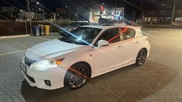 Alb Utilizat 2012 Lexus CT200h Sport Line Hatchback | 11.450 EUR (Preț OK) - Imagine 1/4