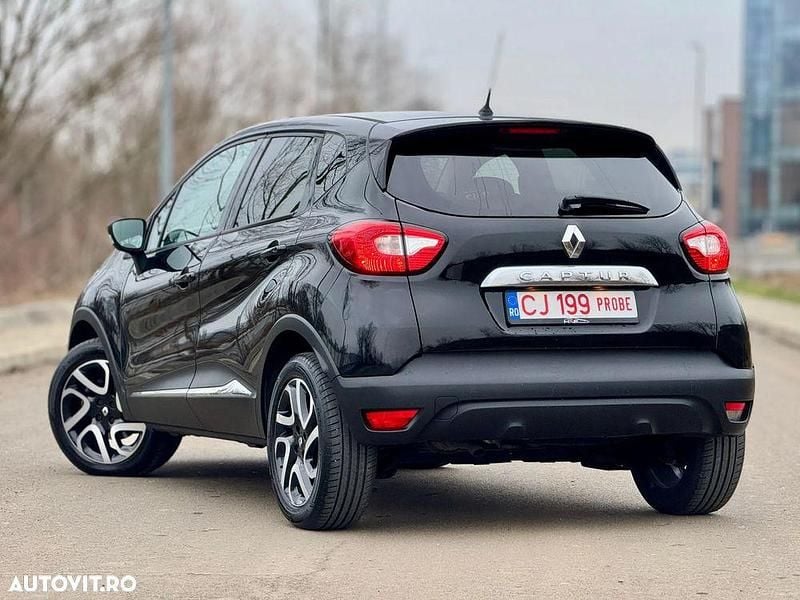 Second-hand Renault Captur Dynamique 90 CP (66 kW) 2016 Culoarenegru SUV