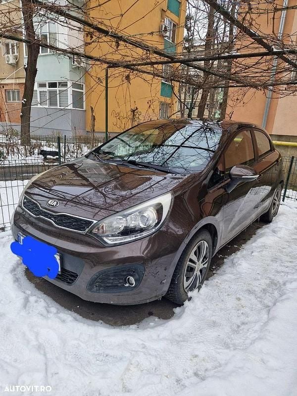 Second-hand Kia Rio FIFA World Cup Edition 109 CP (80 kW) 2013 Culoaremaro Hatchback