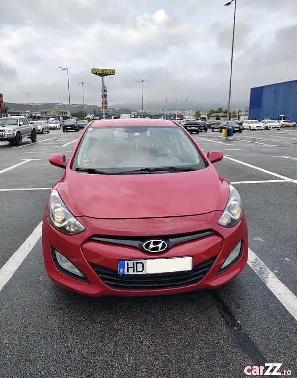 Second-hand Hyundai i30 101 CP (74 kW) 2014 Roșu Hatchback