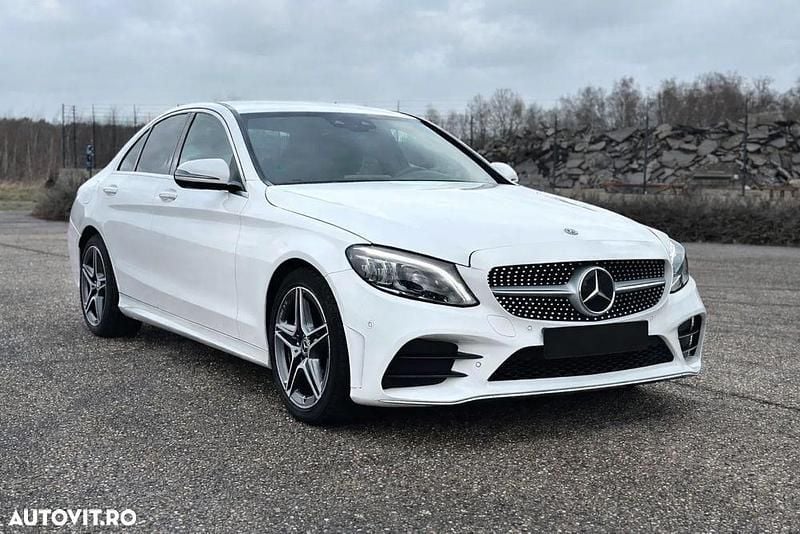 Second-hand Mercedes C220 AMG line 194 CP (142 kW) 2018 Culoarealb Berlinǎ