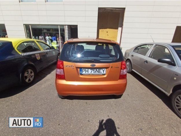 Second-hand Kia Picanto 65 CP (47 kW) 2006 Portocaliu Hatchback