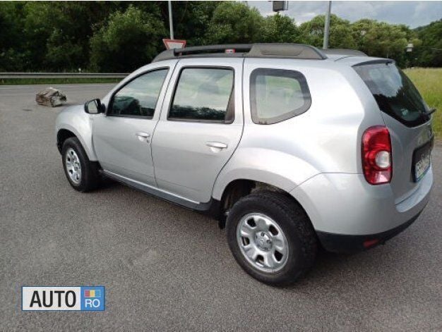 Second-hand Dacia Duster 110 CP (80 kW) 2012 Argintiu SUV