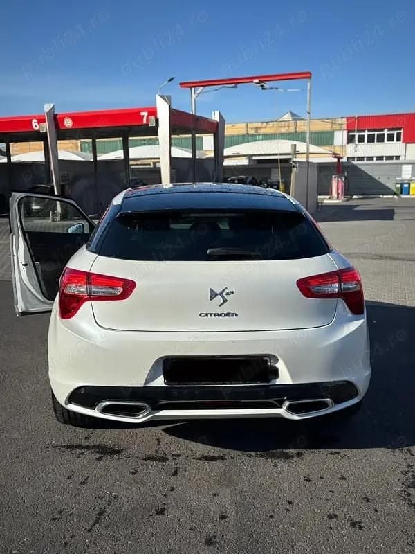 Alb Utilizat 2013 Citroën DS5 Hatchback | 10.500 EUR (Puțin scump) - Imagine 1/4