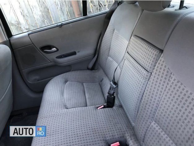 Second-hand Renault Laguna II 118 CP (86 kW) 2004 Albastru Berlinǎ