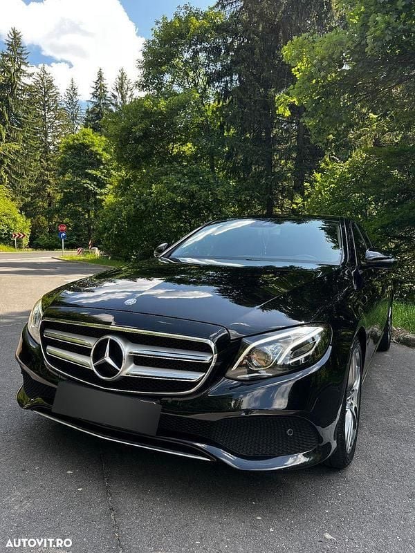Negru Utilizat 2016 Mercedes E220 Avantgarde Berlinǎ | 21.490 EUR (Preț OK) - Imagine 1/4