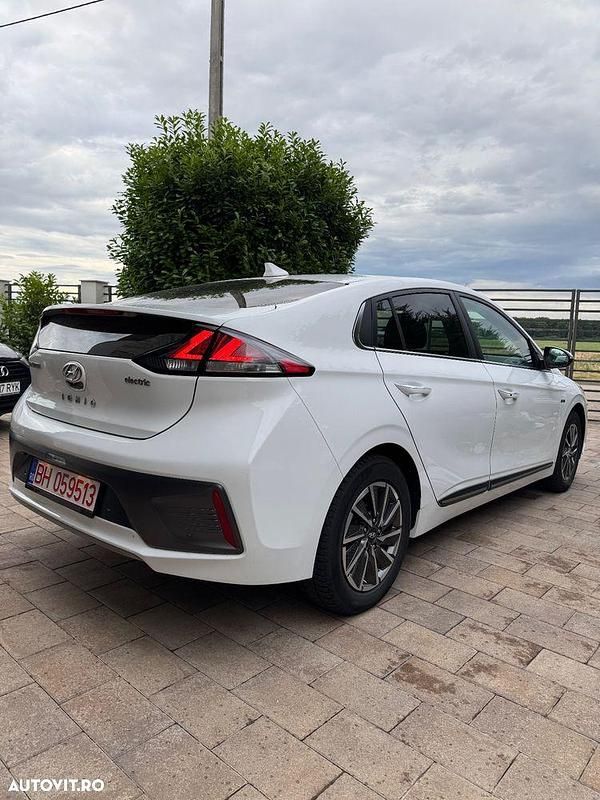 Second-hand Hyundai Ioniq 100 kW (136 CP) 2020 Culoarealb Hatchback